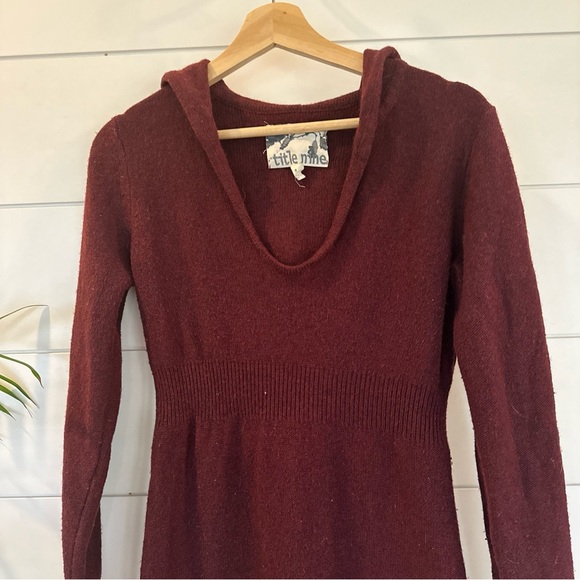 Title Nine Merino Wool Blend Hooded Sweater Dress Size S Burgundy J17 - Picture 3 of 9